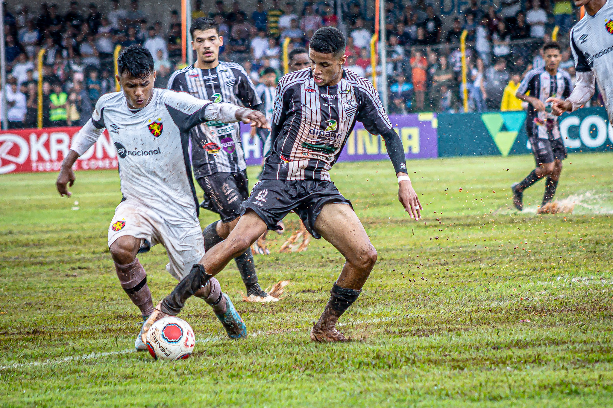 Bola pra frente: Comercial empata e avança na Copa SP