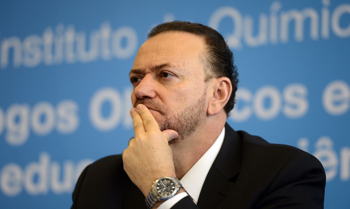 Homem é preso tentando vender alianças e relógios de luxo no Centro de Ribeirão