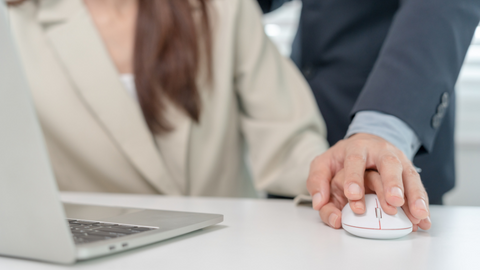 Empresa é condenada a indenizar em R$ 50 mil funcionária vítima de assédio sexual