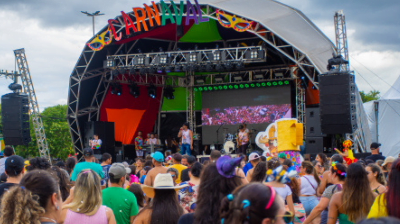 Público lota Parque da Cidade durante a programação do pré-carnaval em Jacareí, no último final de semana (10, 11 e 12).