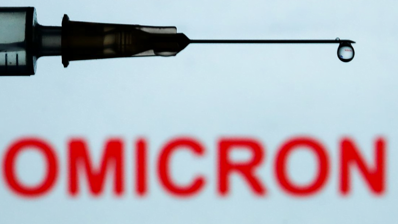 Vacinados com três doses estão mais protegidos contra ômicron