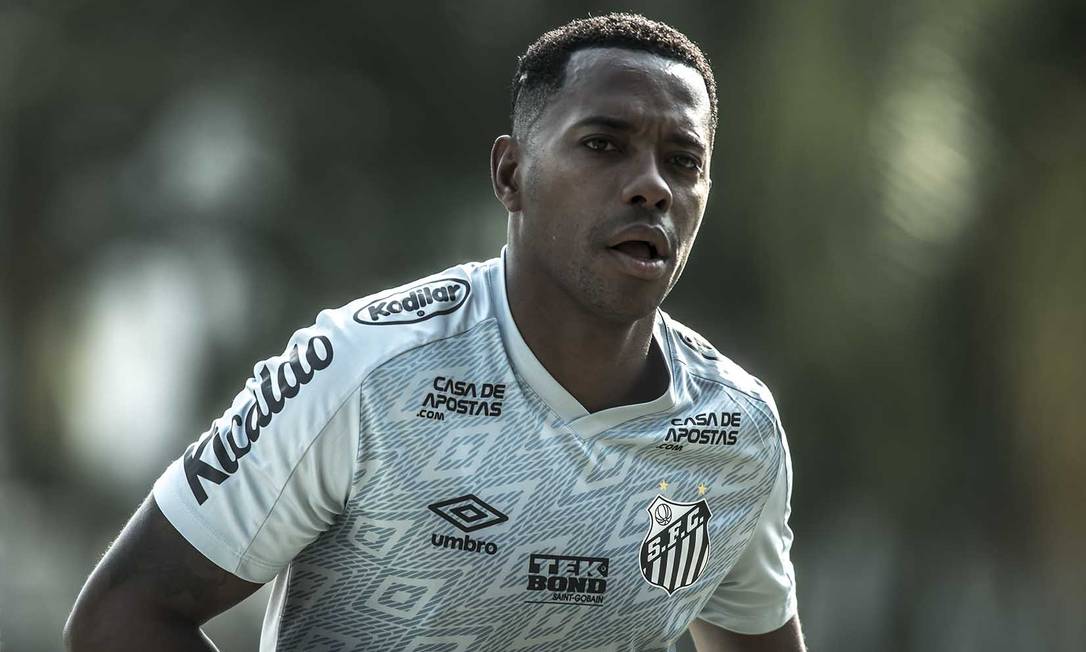A mina estava embriagada, não sabe quem eu sou, disse Robinho em áudio usado pela Justiça da Itália