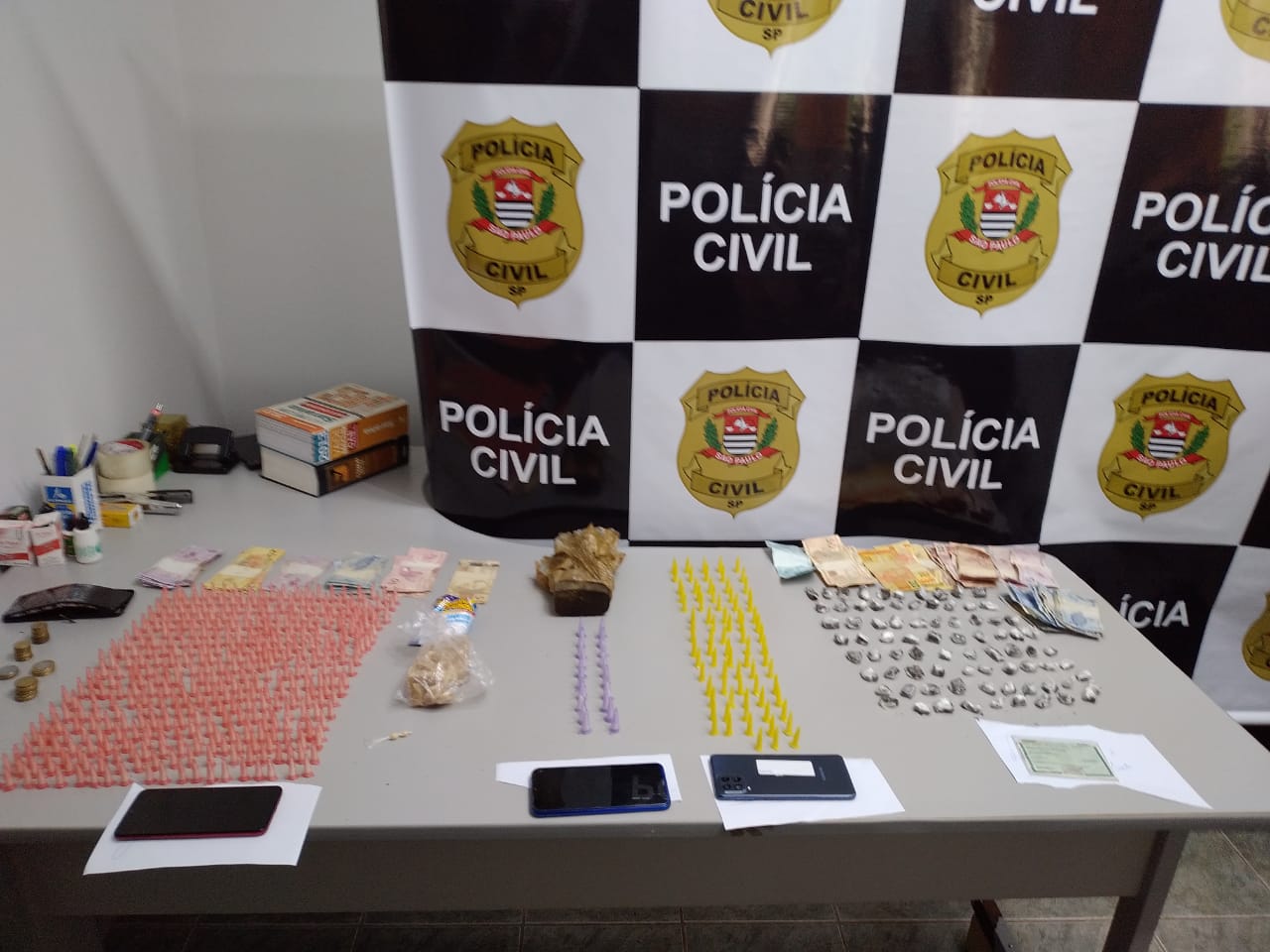 Operação ‘Banda Erva’ apreende quase 500 pinos de cocaína e 893 gramas de maconha na região