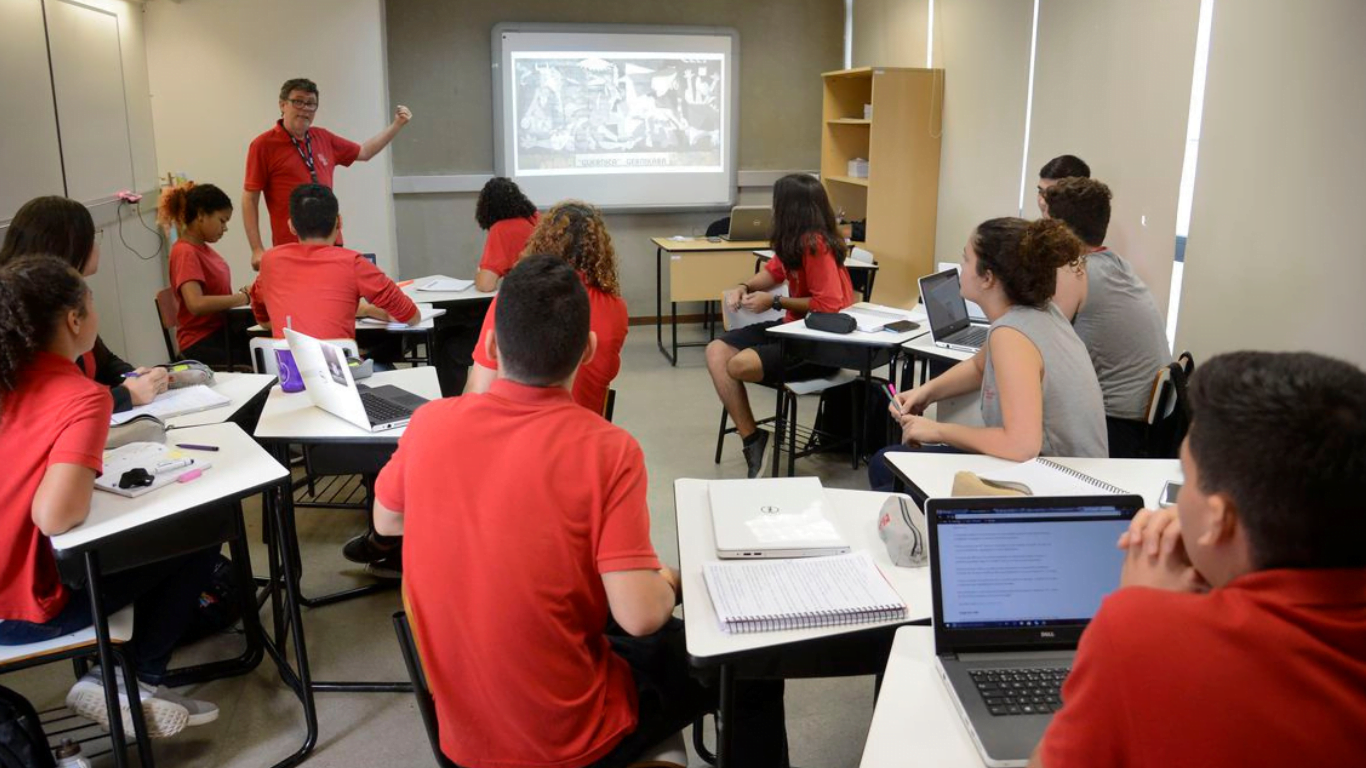 Especialistas pedem revogação do novo ensino médio