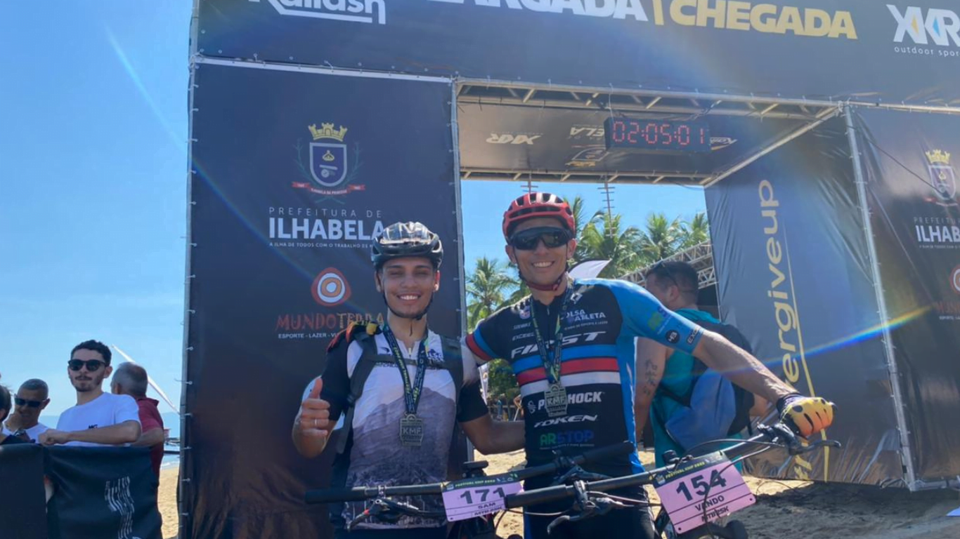 Pai e filho vencem juntos prova de Mountain Bike no último dia