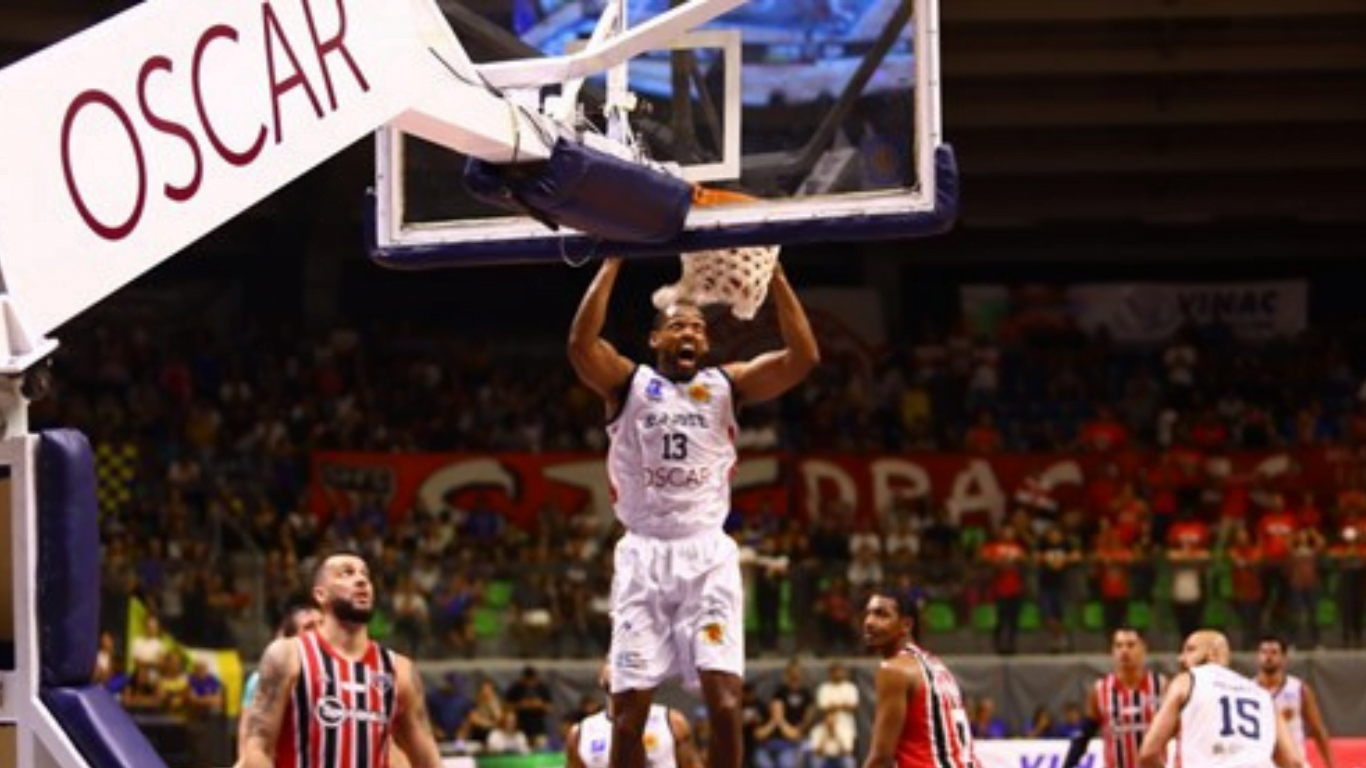 Basquete faz a festa de mais de 3.500 torcedores no novo Teatrão