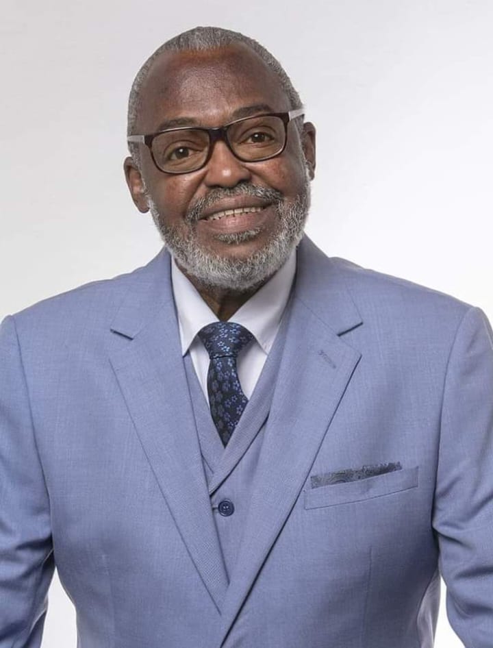 Radialista Mauro Santos morre aos 72 anos