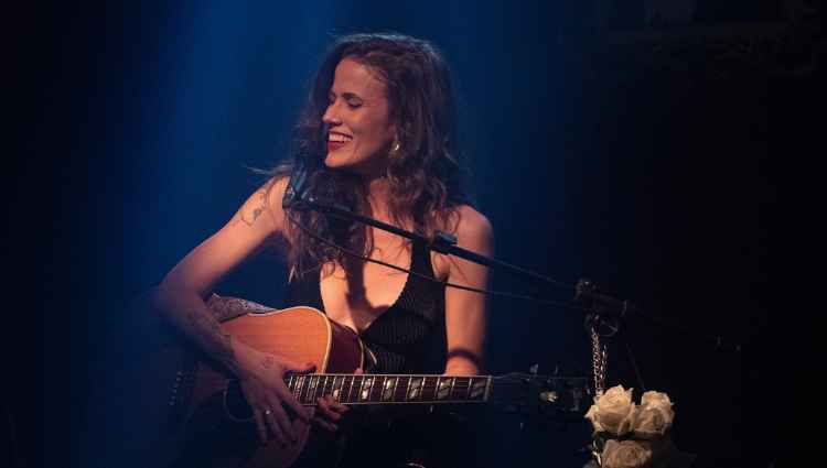 Ana Cañas grava música inédita do Belchior; saiba mais no Vozes da Vez