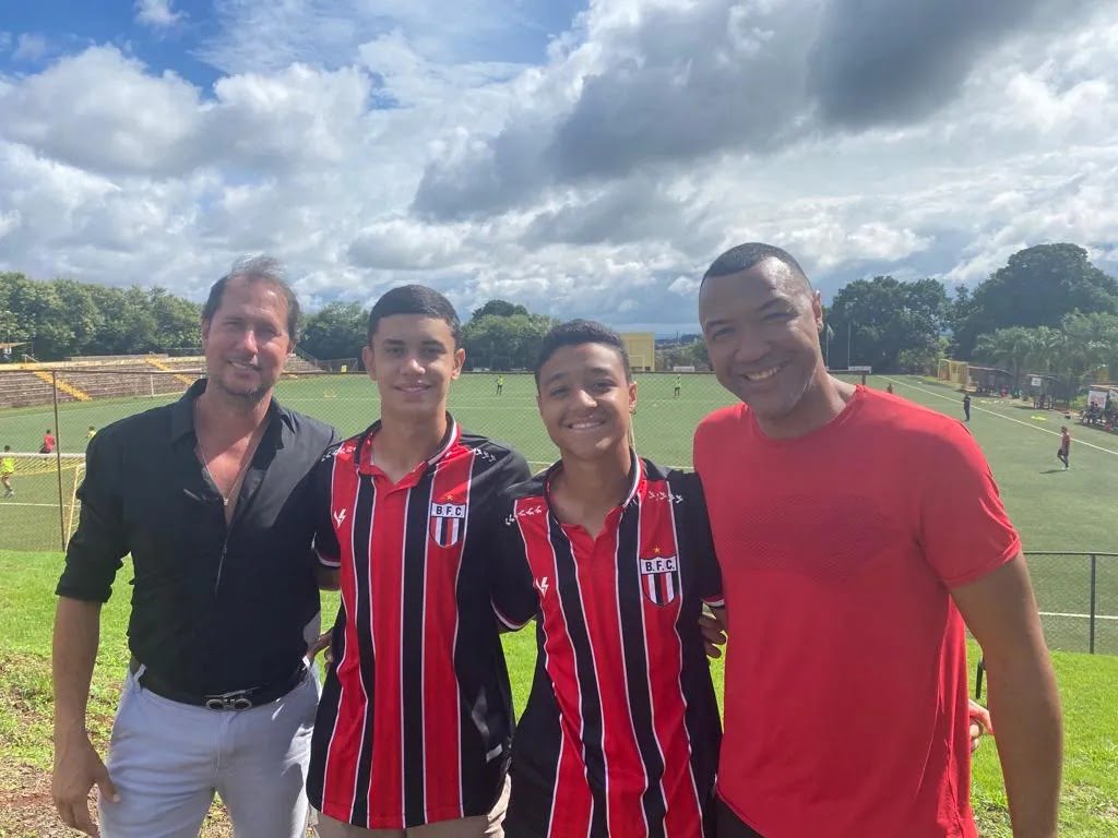 Mantida a Dinastia Tricolor