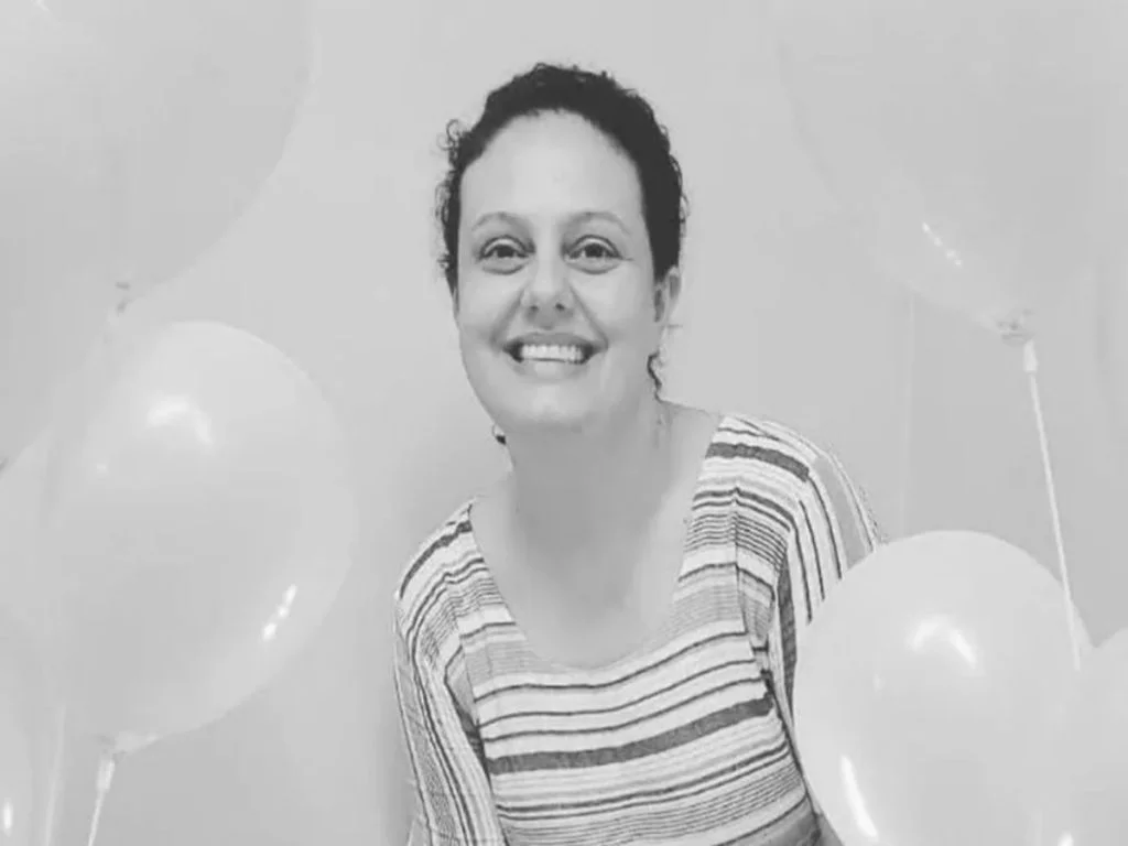 Luciana Cerri Teixeira, de 42 anos, morreu após descer de um tobogã com o filho de sete anos no colo. De acordo com testemunhas, os dois saíram da pista e bateram em uma grade de proteção.