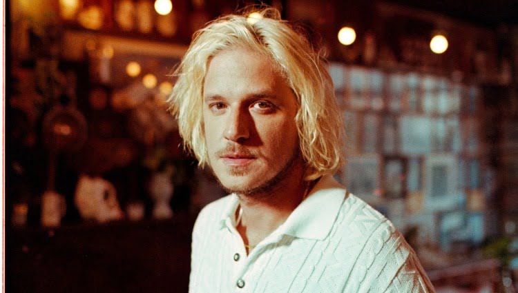 Rubel fala sobre processo de pesquisa para novo álbum, no Vozes da Vez