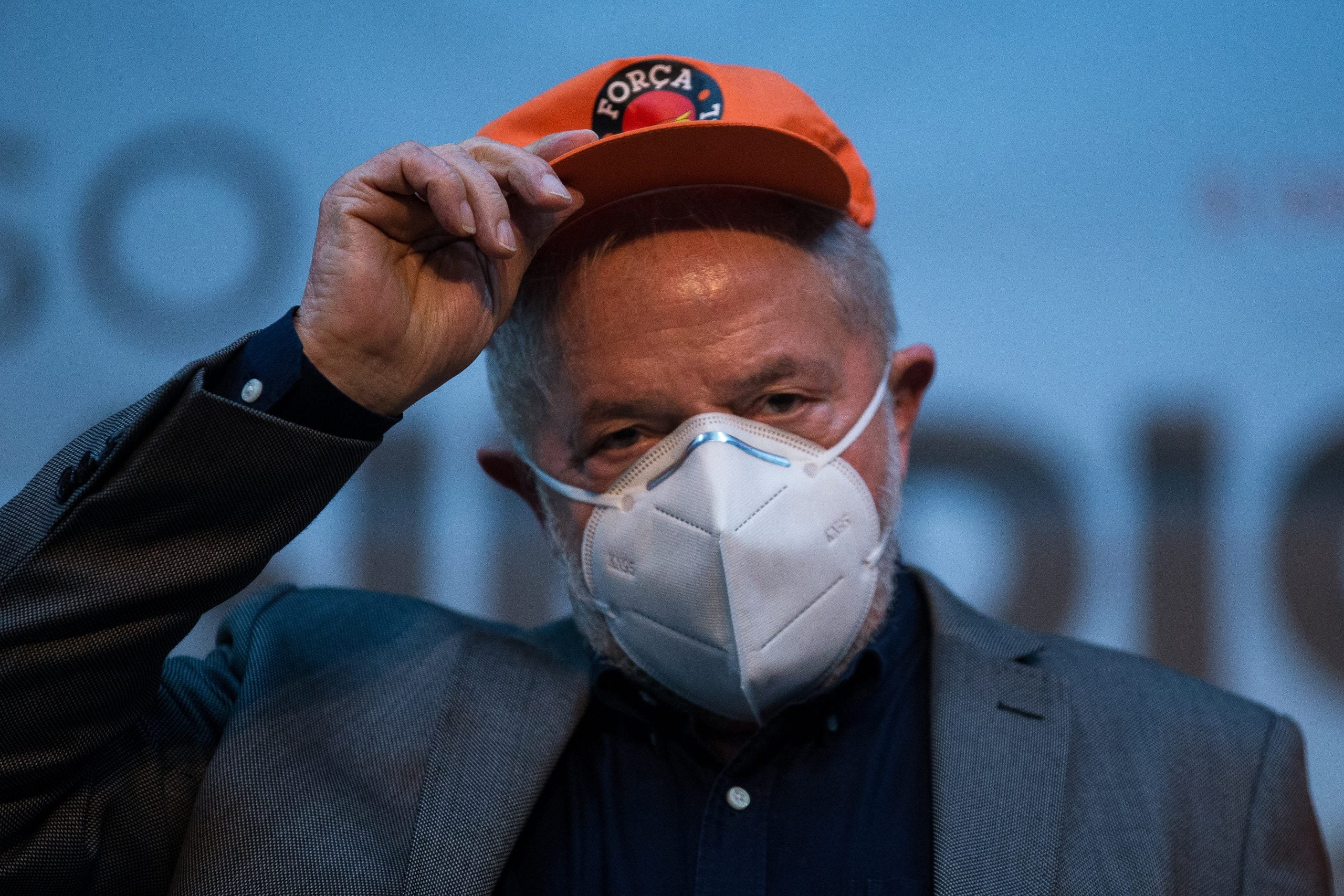 Lula usa máscara durante Congresso da Força Sindical, no ano passado | Foto: Zanone Fraissat/Folhapress
