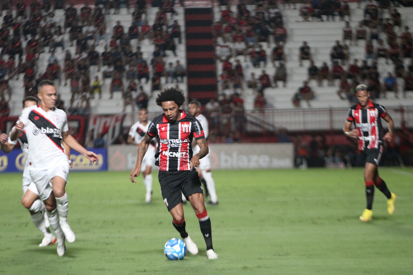 Botafogo deixa escapar vitória nos acréscimos