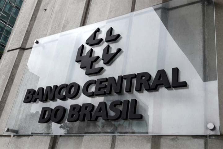 Banco Central faz novo corte de juros de 0,5 ponto e taxa de juros cai para 12,75% ao ano