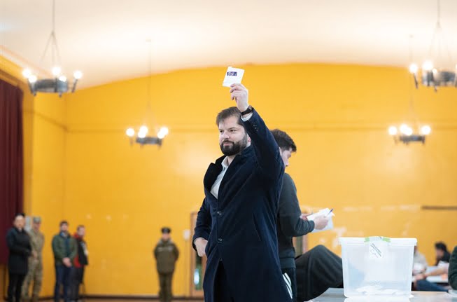 O Conselho Constituinte eleito neste domingo (7) conta com 50 nomes. Com a maioria no Parlamento, os partidos de direita vão deter o controle sobre a discussão da nova Constituição do país.