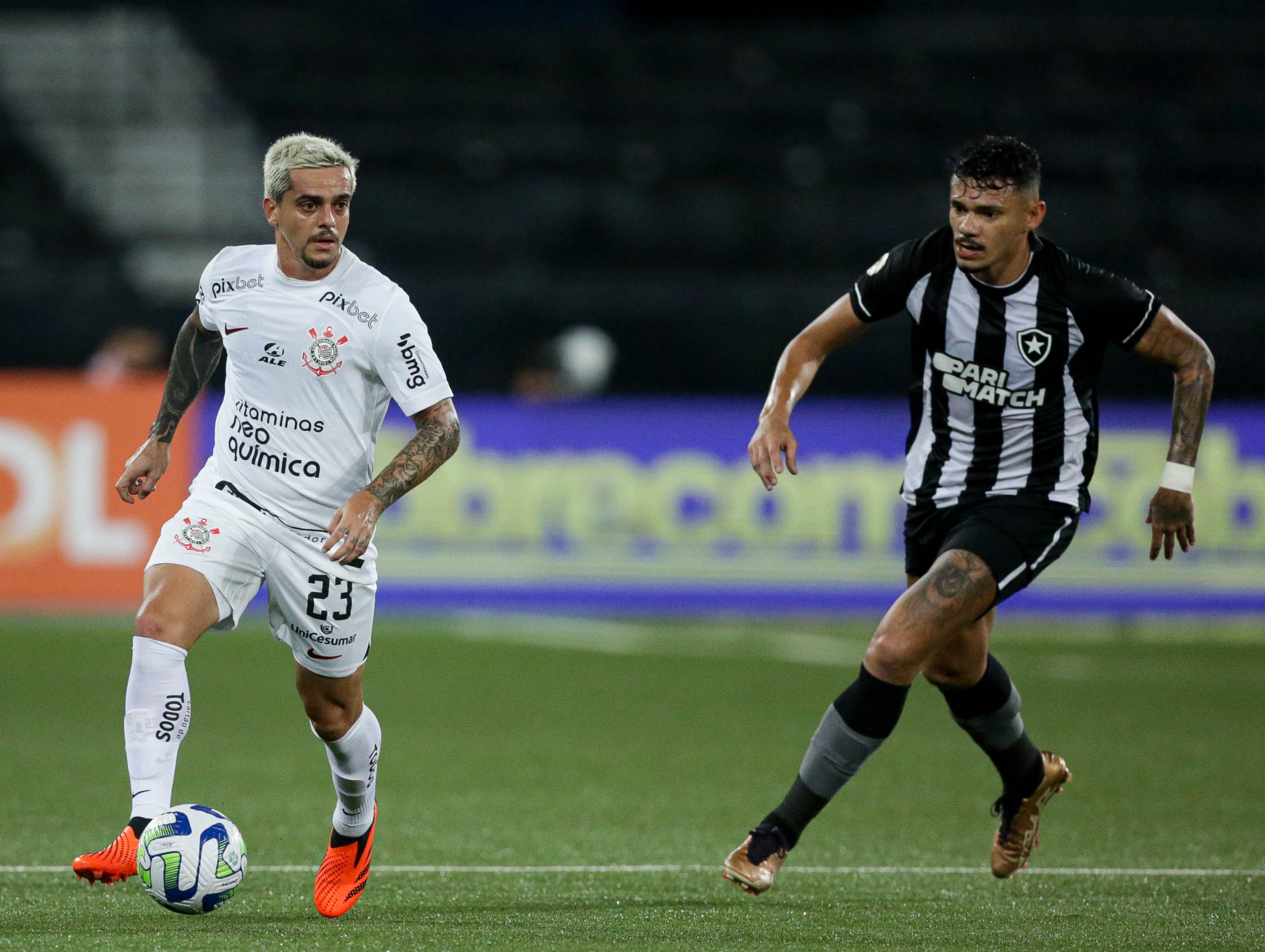 Corinthians sofre goleada para o líder Botafogo e se afunda no Brasileirão