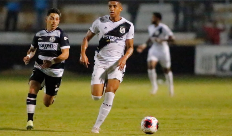 Ponte durante jogo contra o XV na atual temporada