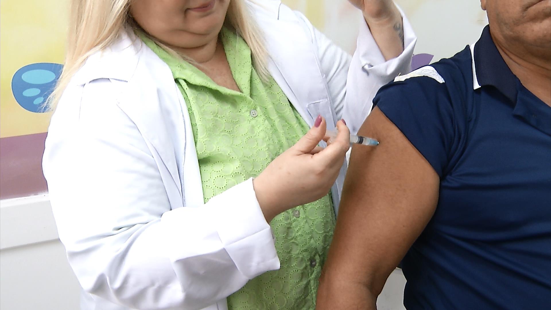 Cobertura vacinal da bivalente está abaixo do esperado, na Baixada Santista