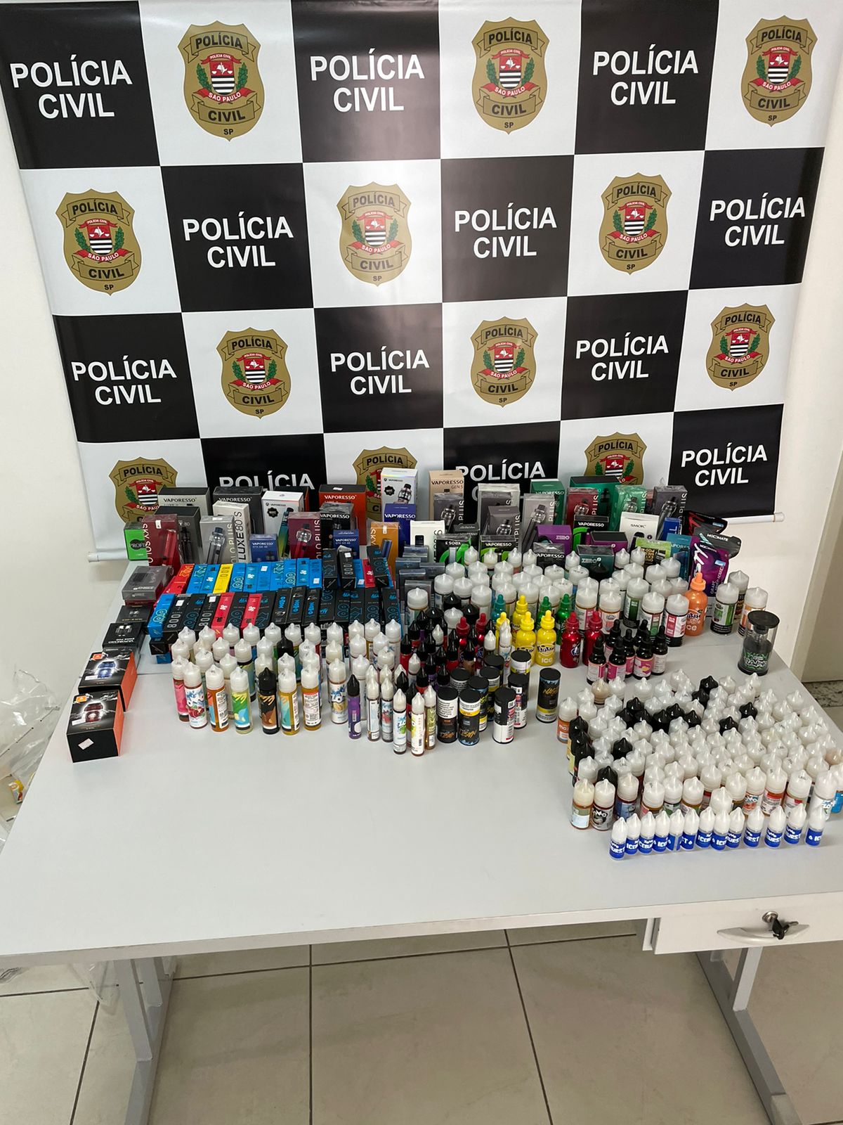 Operação policial apreende 500 cigarros eletrônicos