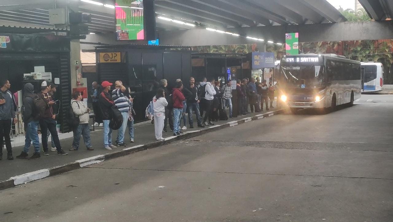 Motoristas de ônibus de SP marcam nova paralisação para quarta-feira