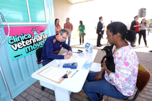 Clínica Veterinária Móvel faz atendimento gratuito em Campinas