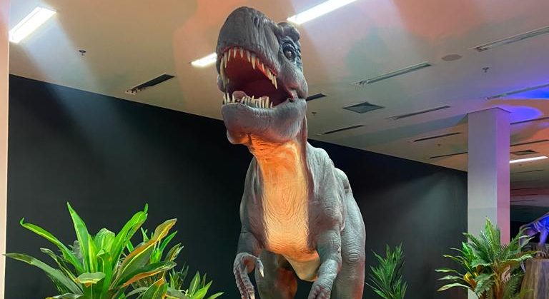 Exposição de Dinossauros abre quatro sessões exclusivas para pessoas com TEA