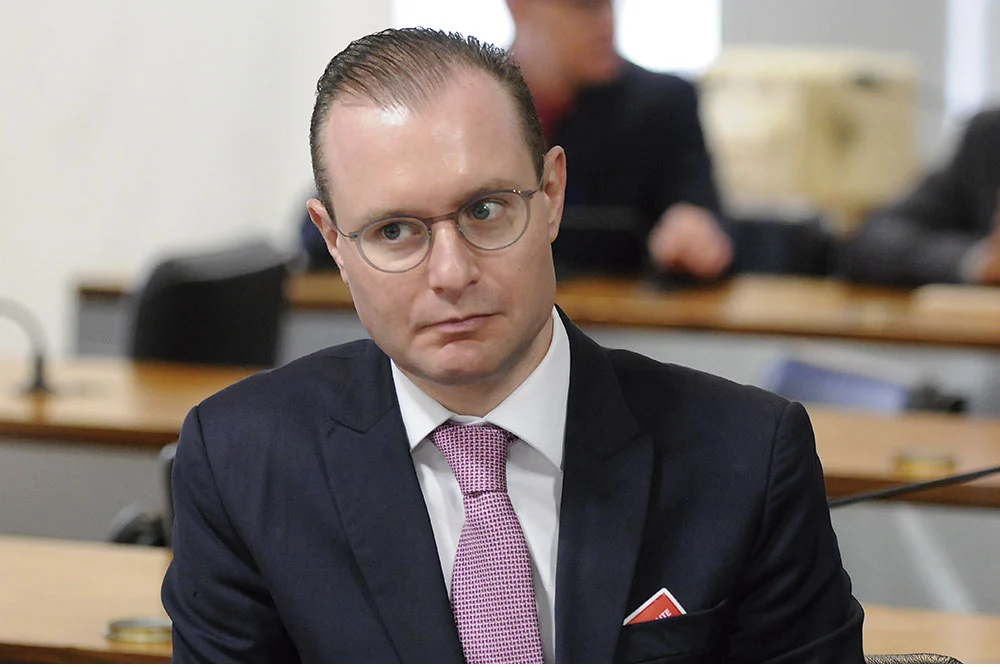 Rosa Weber critica falta de mais mulheres no STF em dia de indicação de Zanin