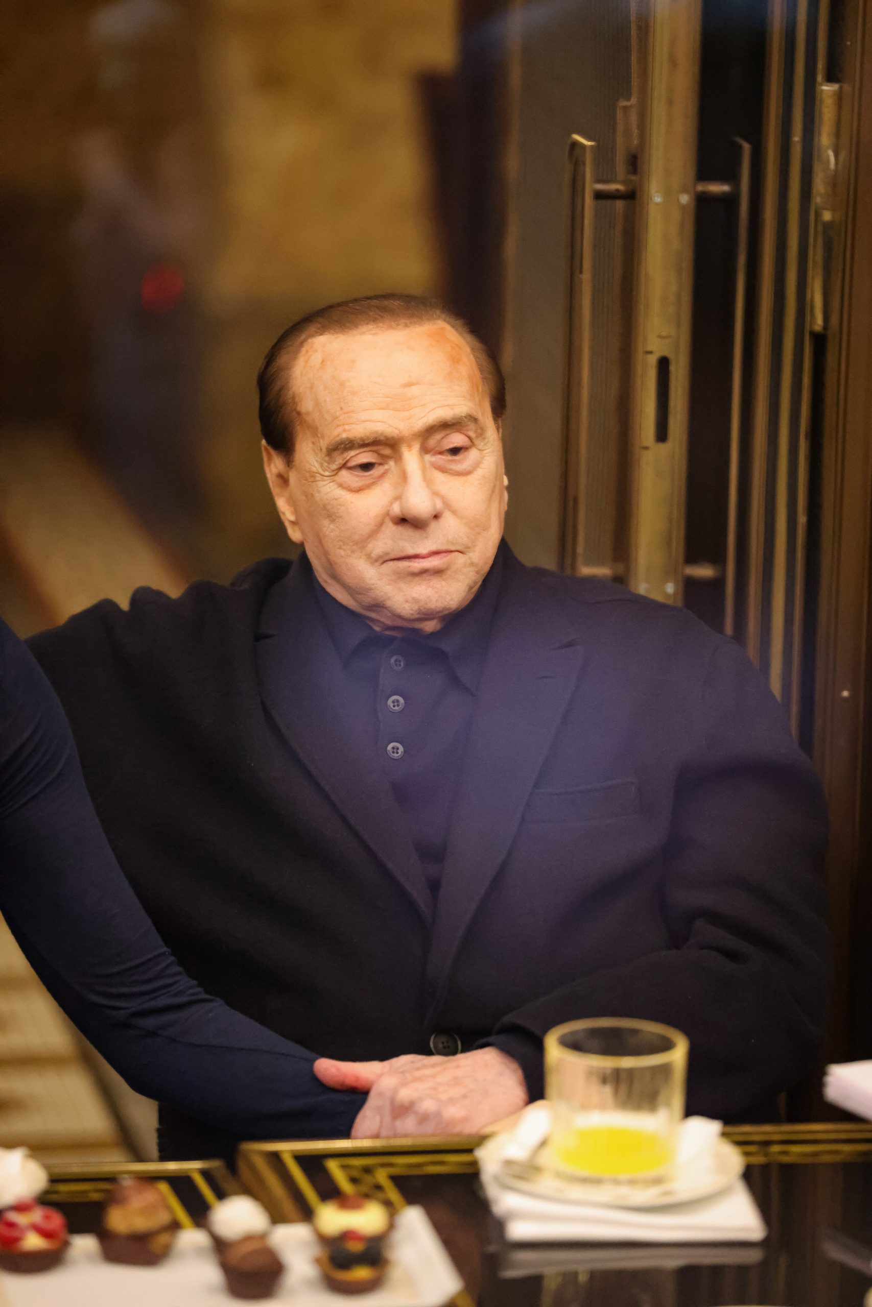 Especialista avalia importância da trajetória de Silvio Berlusconi