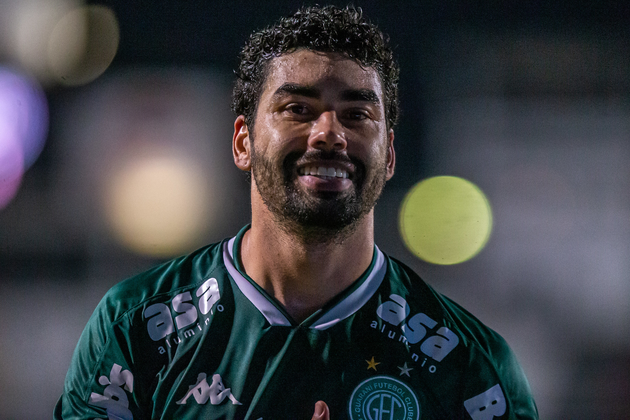 Bruno Mendes durante jogo do Guarani