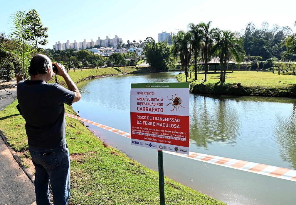 Placas com alertas sobre febre maculosa começam a ser instalados em áreas verdes de Campinas