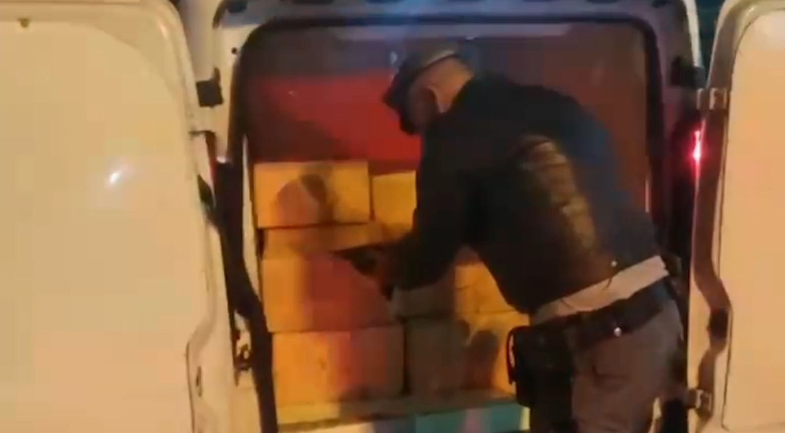 500 quilos de drogas são apreendidos em furgão, em Rio Claro