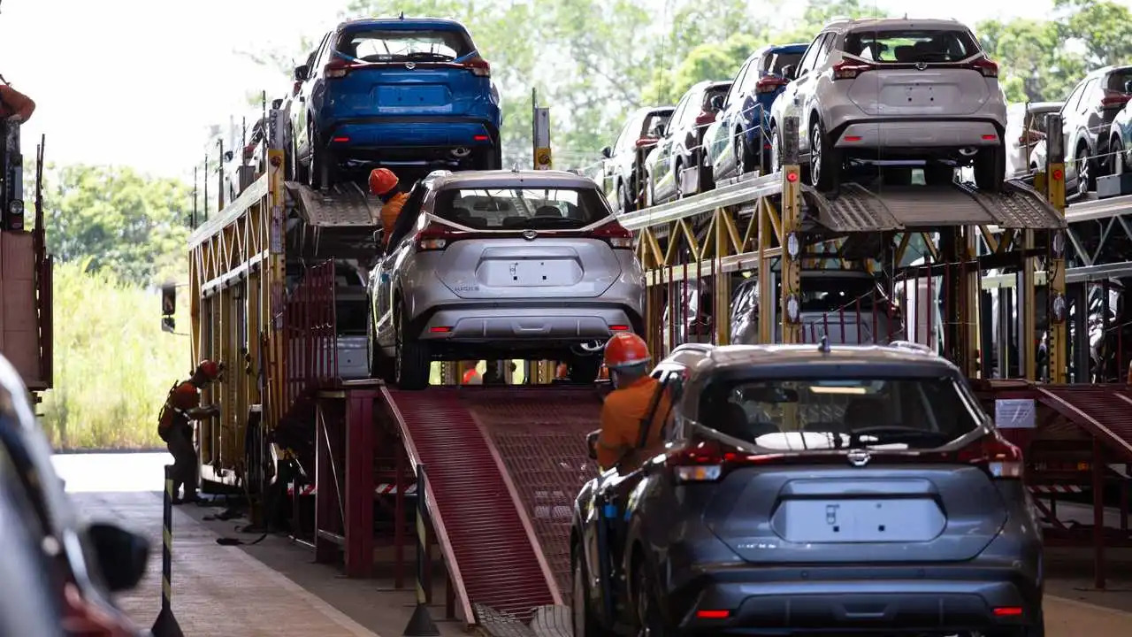 Carro oficial na balada