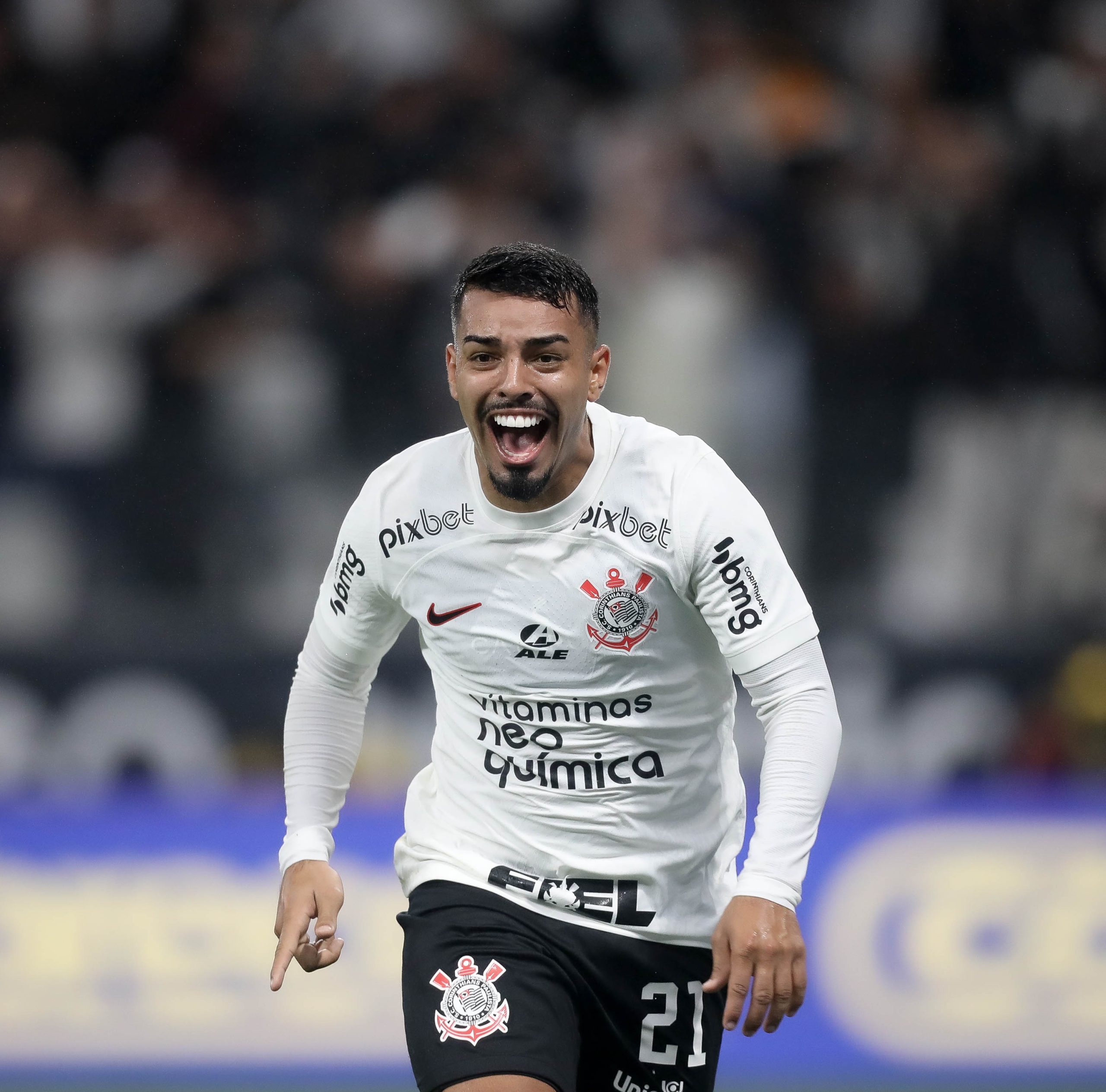 Corinthians vence Galo nos pênaltis e avança na Copa do Brasil