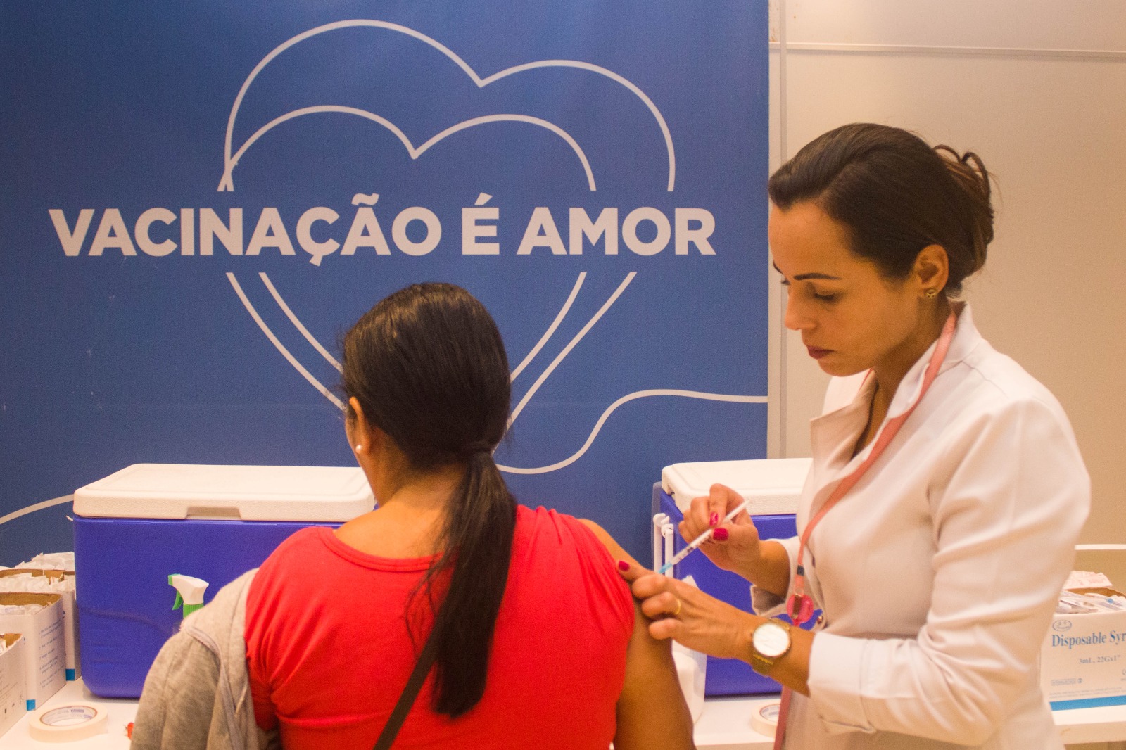 Nova sala de vacinação é inaugurada em shopping de São Vicente