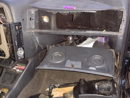 Droga escondida no porta-luvas