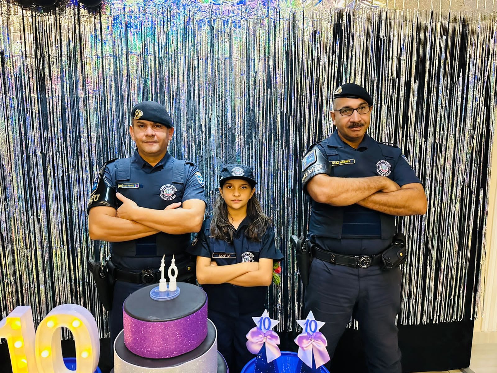 Menina fã da Guarda Civil recebe homenagem durante aniversário