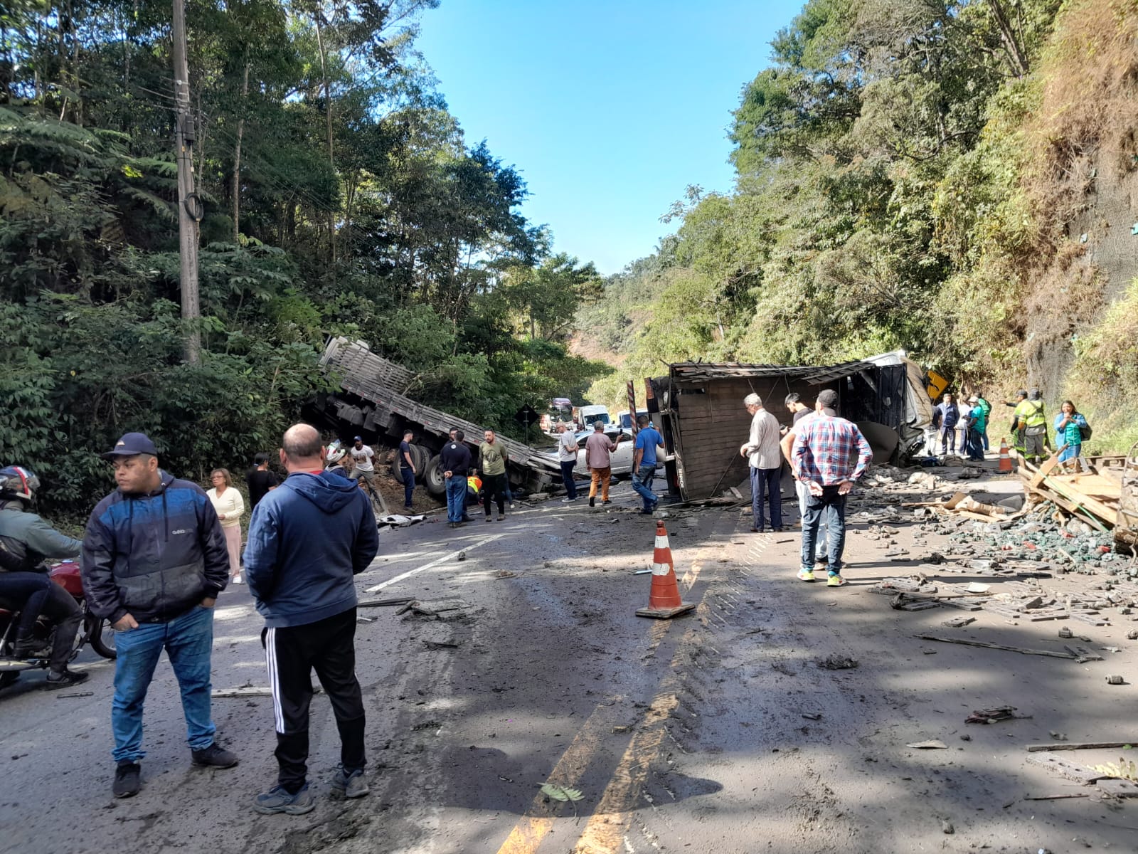 Duas pessoas ficam feridas em grave acidente em Pinda