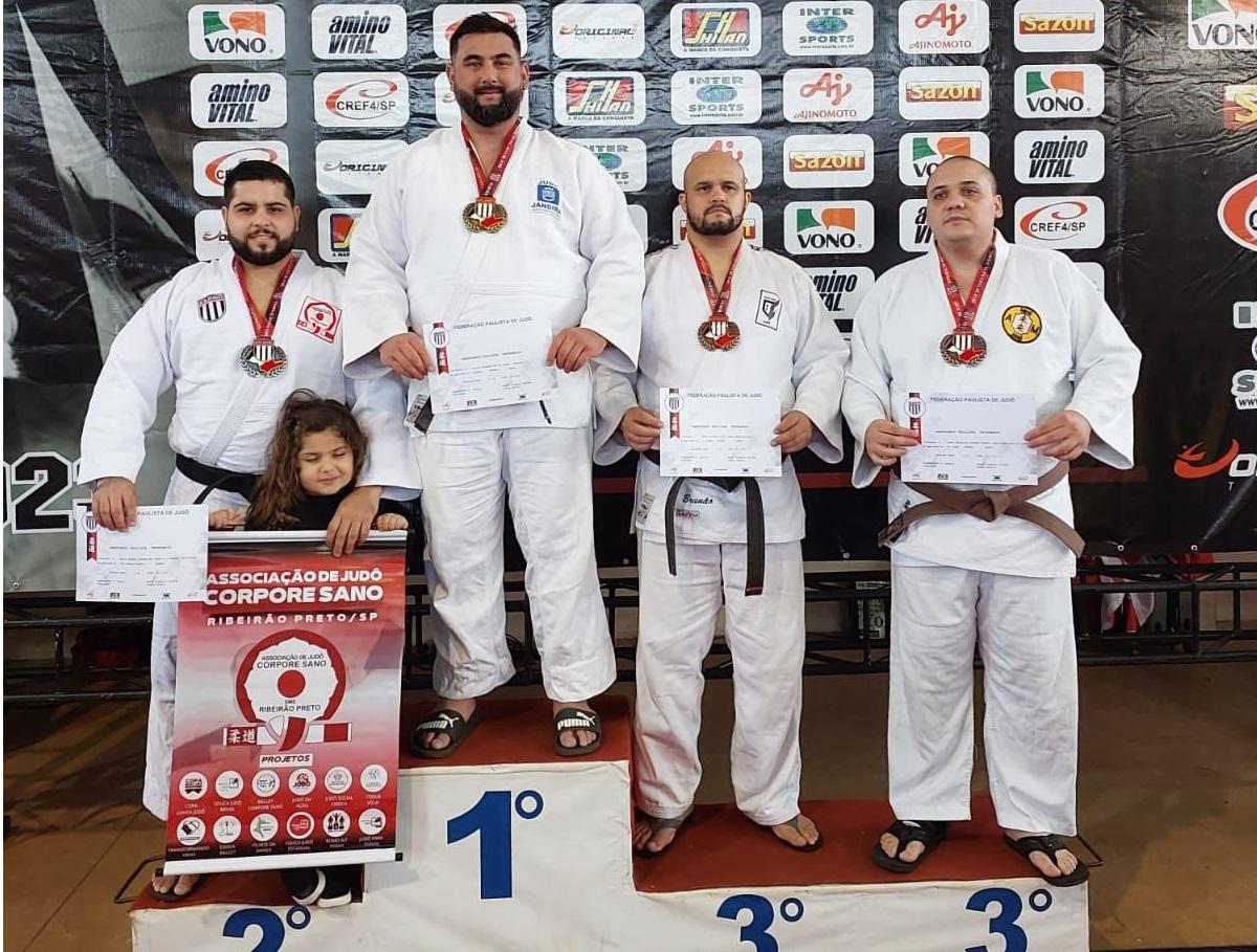 Equipe de judô conquista medalhas no Paulista de Veteranos