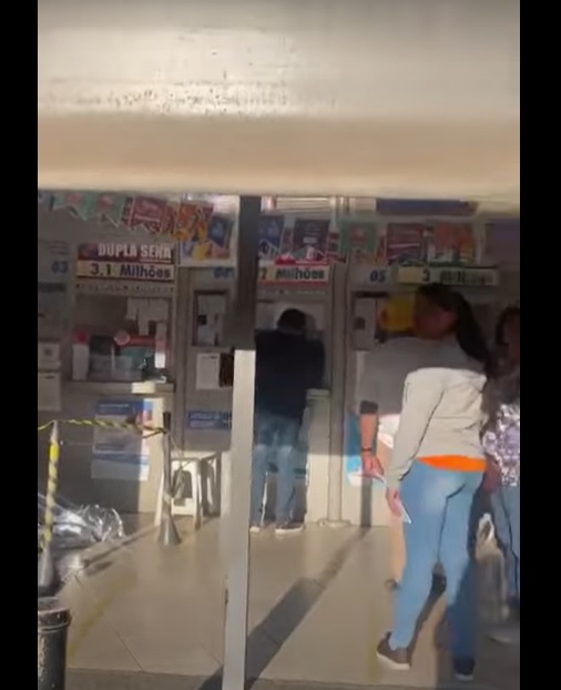 Vídeo: Atendimento continua apesar de corpo dentro de lotérica em São José dos Campos
