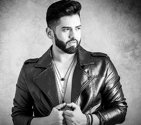 Cantor Diovanni fala sobre carreira e desafios na música