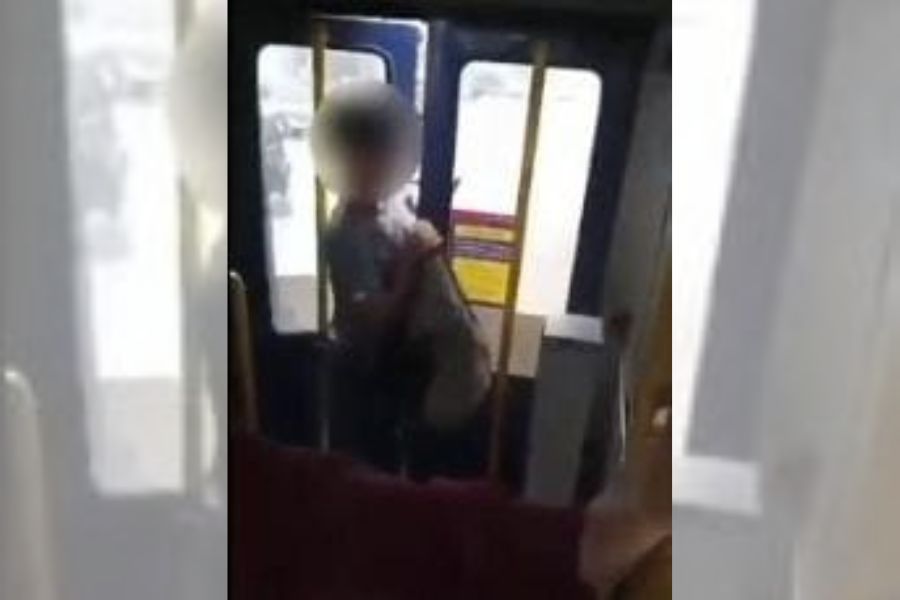 Homem comete ato obsceno dentro de ônibus coletivo em Cubatão e é agredido