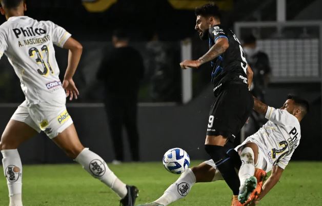 Santos se despede da Sul-Americana com empate melancólico e sinal de alerta para Paulo Turra
