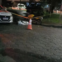 Motociclista de 24 anos morre após colidir com caminhão, em Cubatão