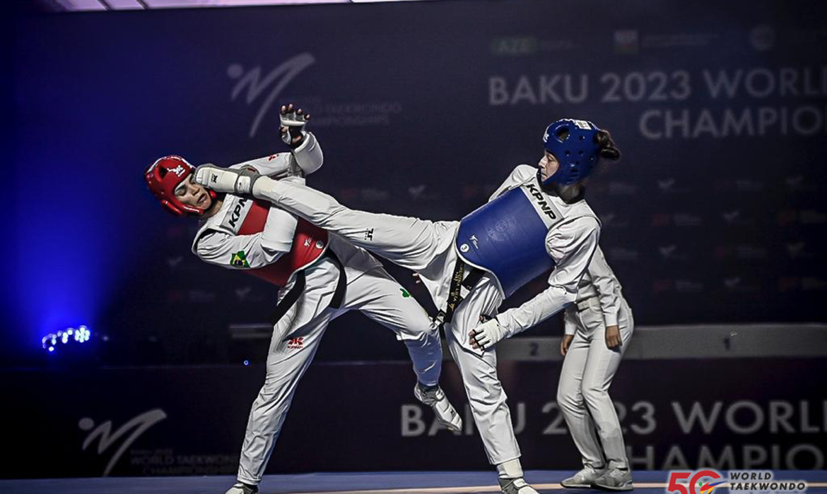 Brasileira Caroline Santos é prata no Mundial de taekwondo