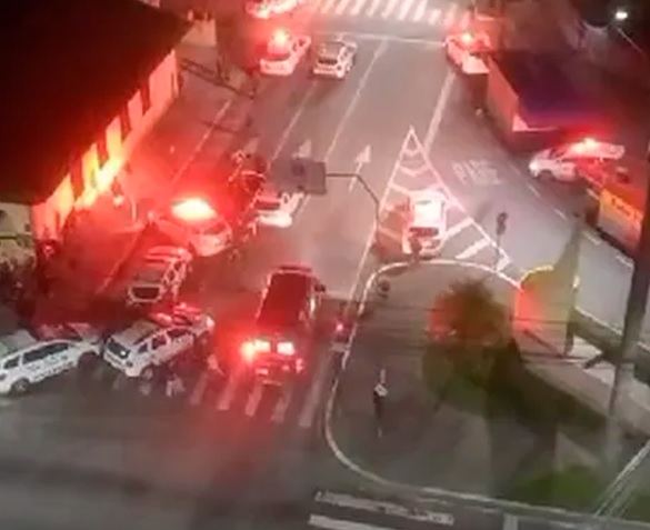 Tiroteio deixa um ferido em frente a boate em São José