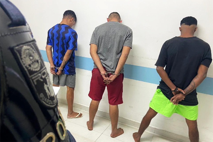 Trio de criminosos é preso após roubar McDonald’s e uma sorveteria, em Vicente de Carvalho