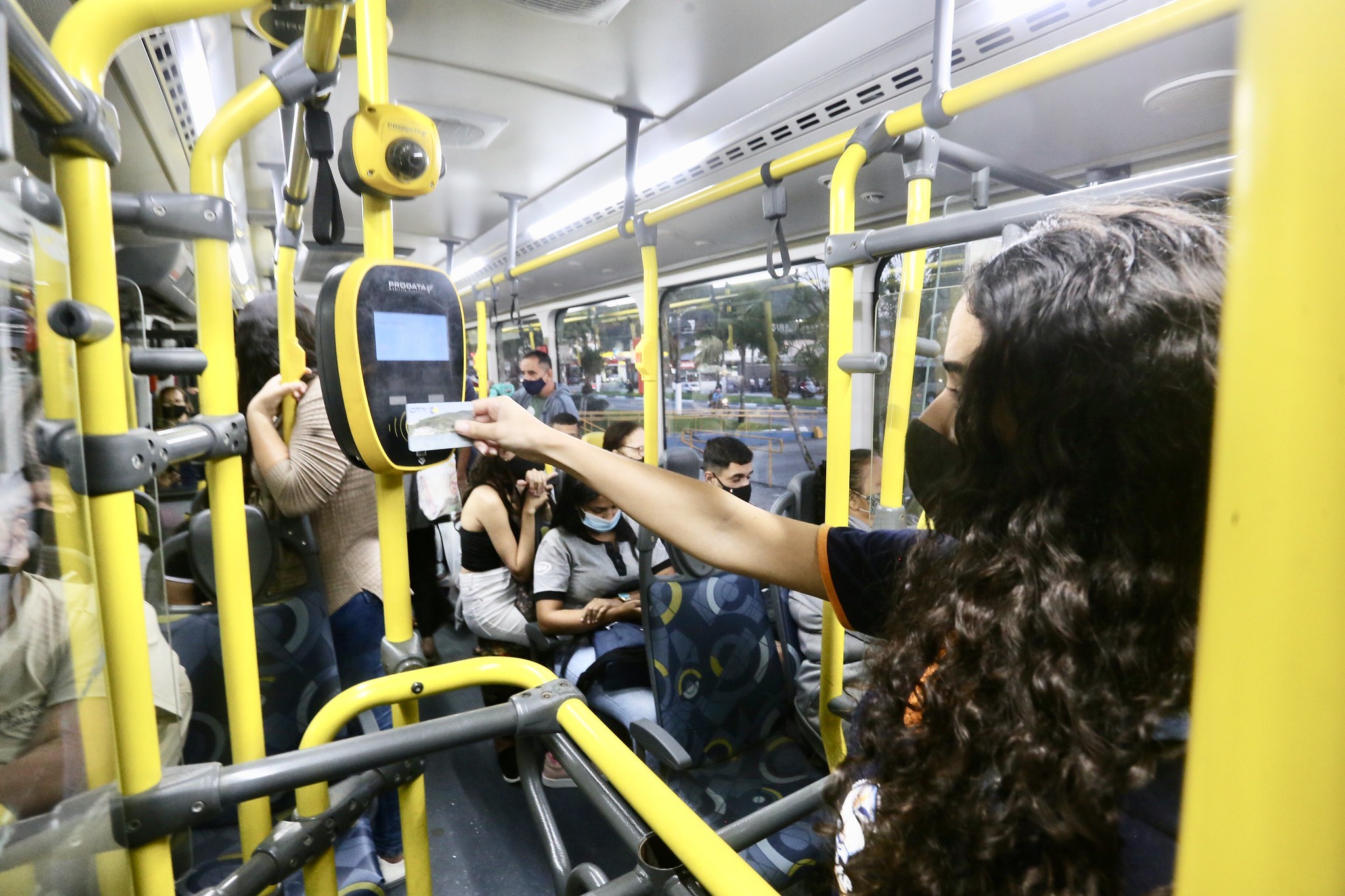 De graça no busão, Guarujá inicia terceira fase do passe livre; veja como se inscrever