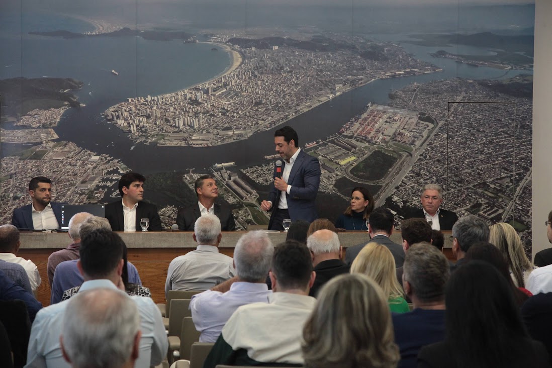 Santos recebe R$ 34 milhões da Petrobras e anuncia novos investimentos