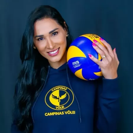 Jaqueline acerta com Campinas e volta ao vôlei após dois anos