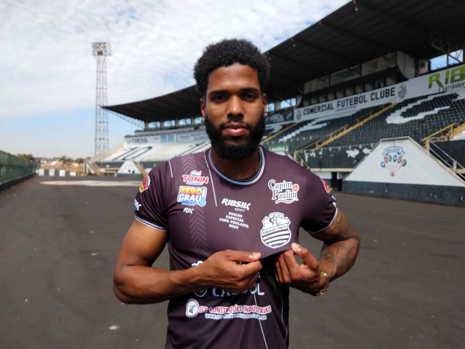 Júlio Vaz Comercial, de técnico novo, traz reforços para o time